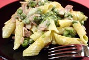 Penne with Prosciutto, Peas and Cream