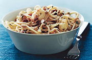 Spaghetti con Cavolfiore, Olive Verdi e Mandorle